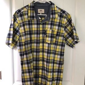 Echo UNLTD size Large short sleeve button